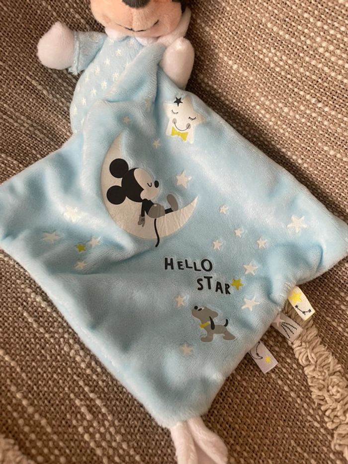 Peluche doudou mouchoir phosphorescent 17cm Disney baby Mickey souris bleu parfait état - photo numéro 3