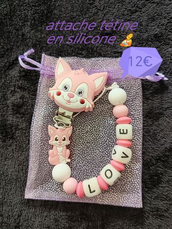 Attache tétine 