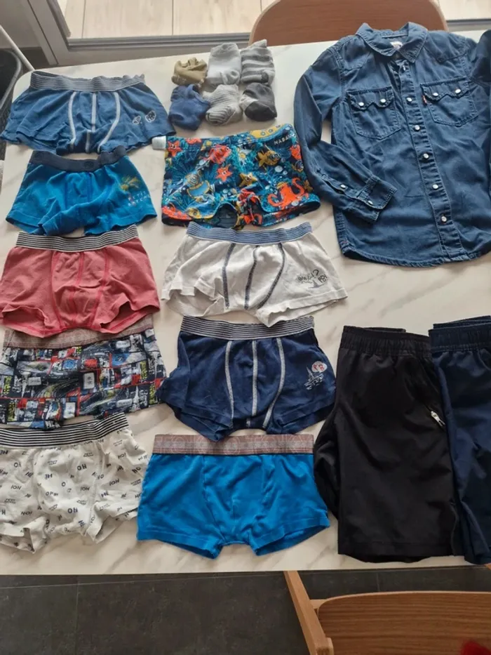 Lot 26 vêtements printemps/ été ikks/levis/petit bateau 8 ans - photo numéro 2