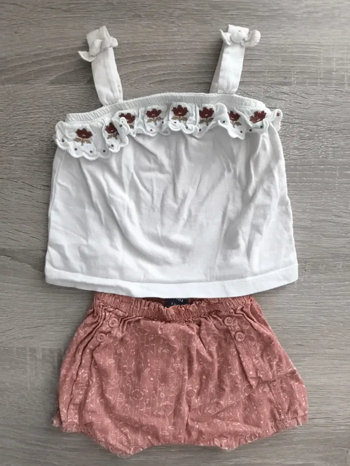 Magnifique ensemble débardeur short fleuri Kiabi 6 mois
