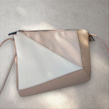 Sac pochette à bandoulière beige et blanc