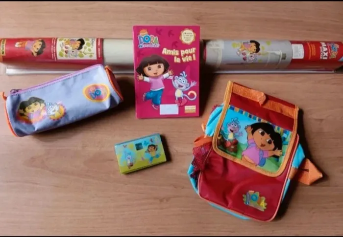 Lot Dora l'exploratrice sac + stickers + livre