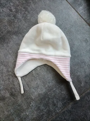 Bonnet avec attache scratch
