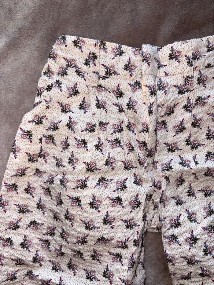 Pantalon fille Zara taille 6 ans fleuri en très bon état. - photo numéro 4