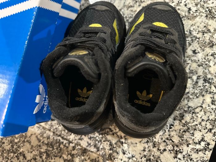 Basket adidas bébé