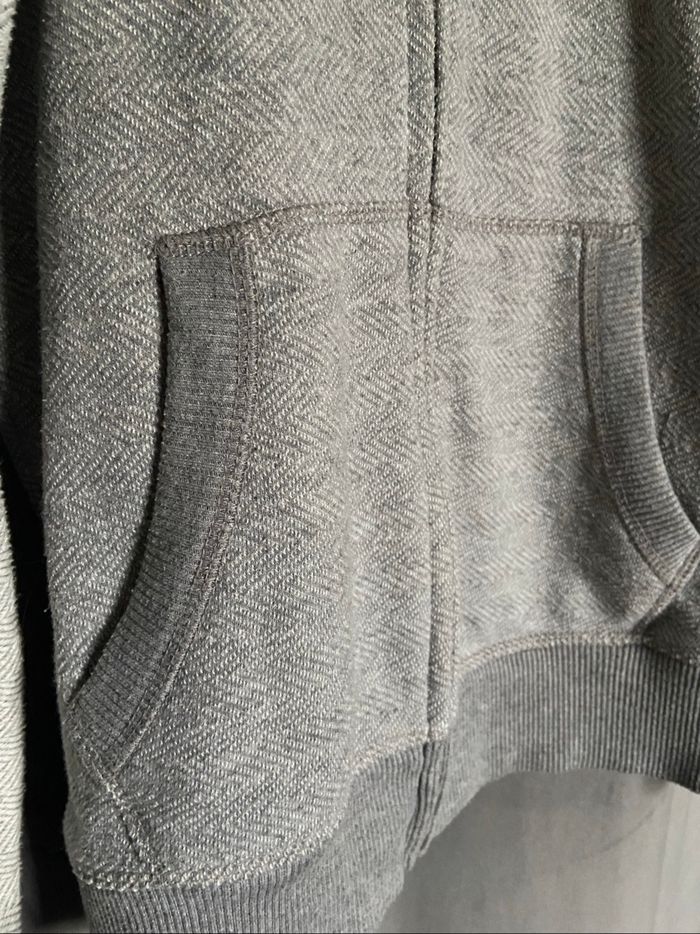 Sweat a capuche - photo numéro 3