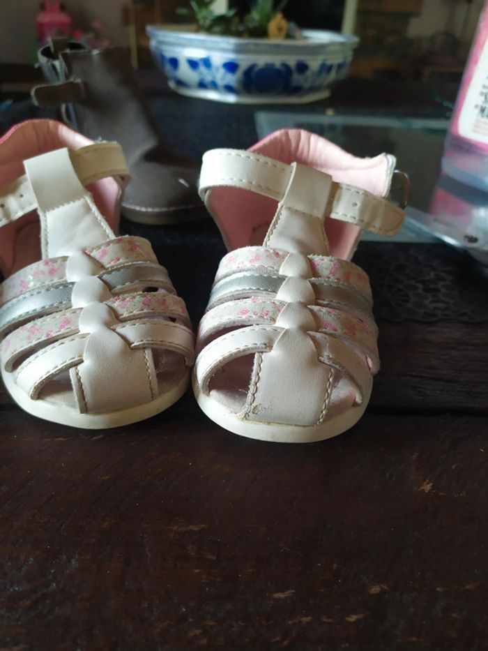 Lot chaussures fille taille 23: sandalettes + bottines + chaussons - photo numéro 6