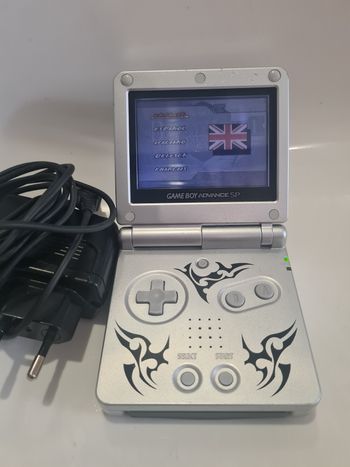 Game boy advance sp tribal  + 1 jeu