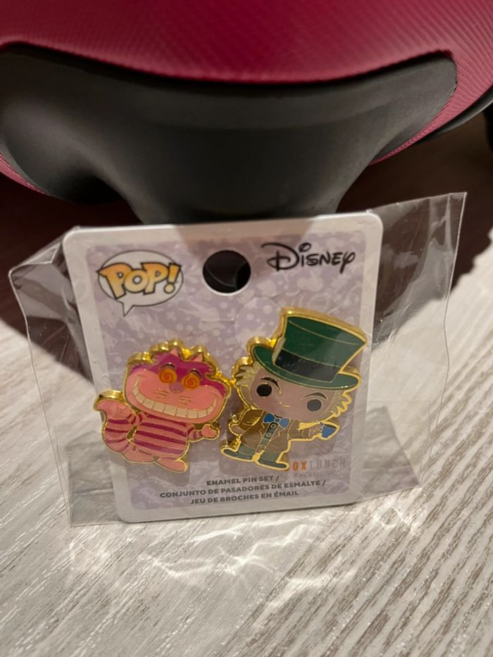 2 Pins Alice au pays des merveilles Disney
