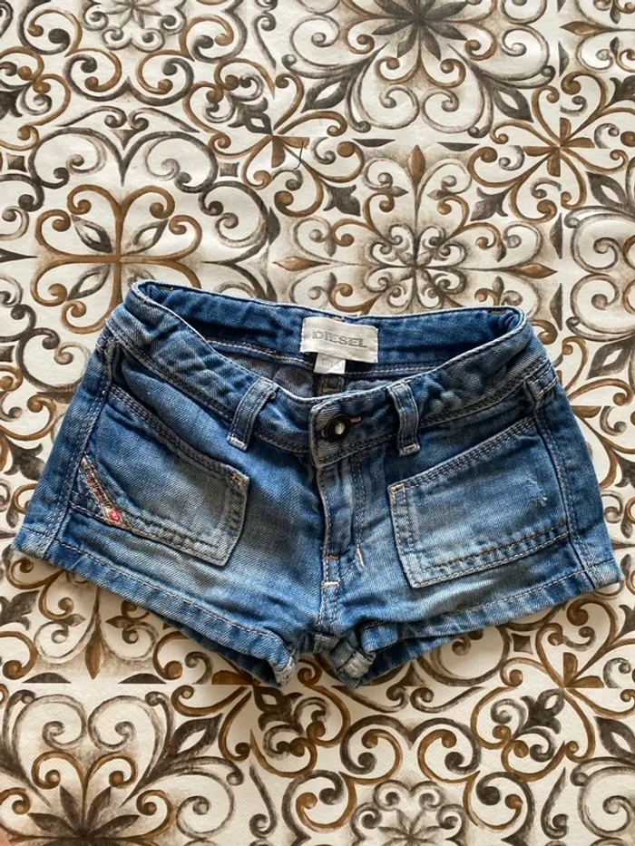 Short fille