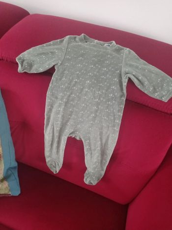 Pyjama velours thème sapin.