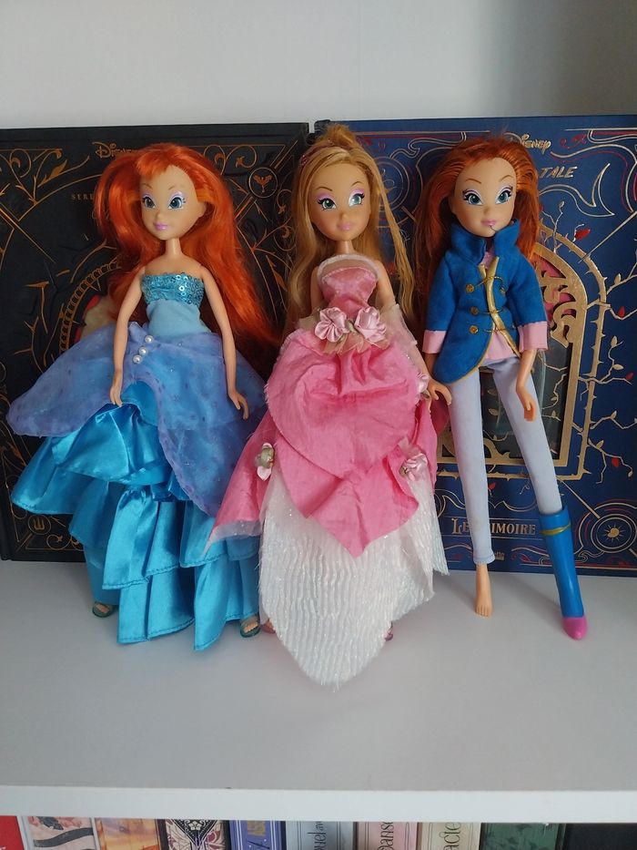 3 poupées Winx Bloom et Flora Bal des Princesses Princesse Glamour L'Aventure Magique Smoby