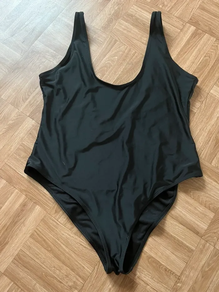 Maillot de bain une pièce noir Boohoo