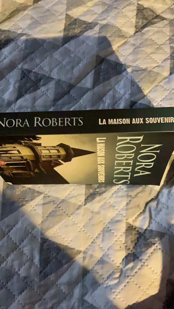 #la maison aux souvenirs Nora Roberts - photo numéro 4