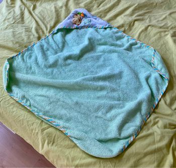 Serviette de bain verte anis, 0-12 mois