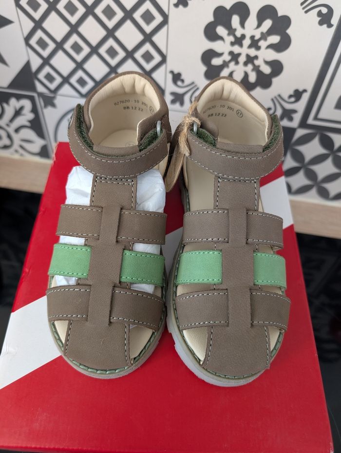 Sandales d'été garçon. Tout cuir doux et souple. Taille 27. Neuf - photo numéro 2