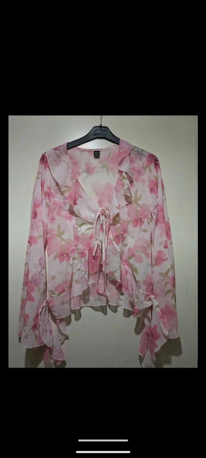 Magnifique blouse à volants en voilage froufrou couleurs romantiques. Taille 38 - photo numéro 2