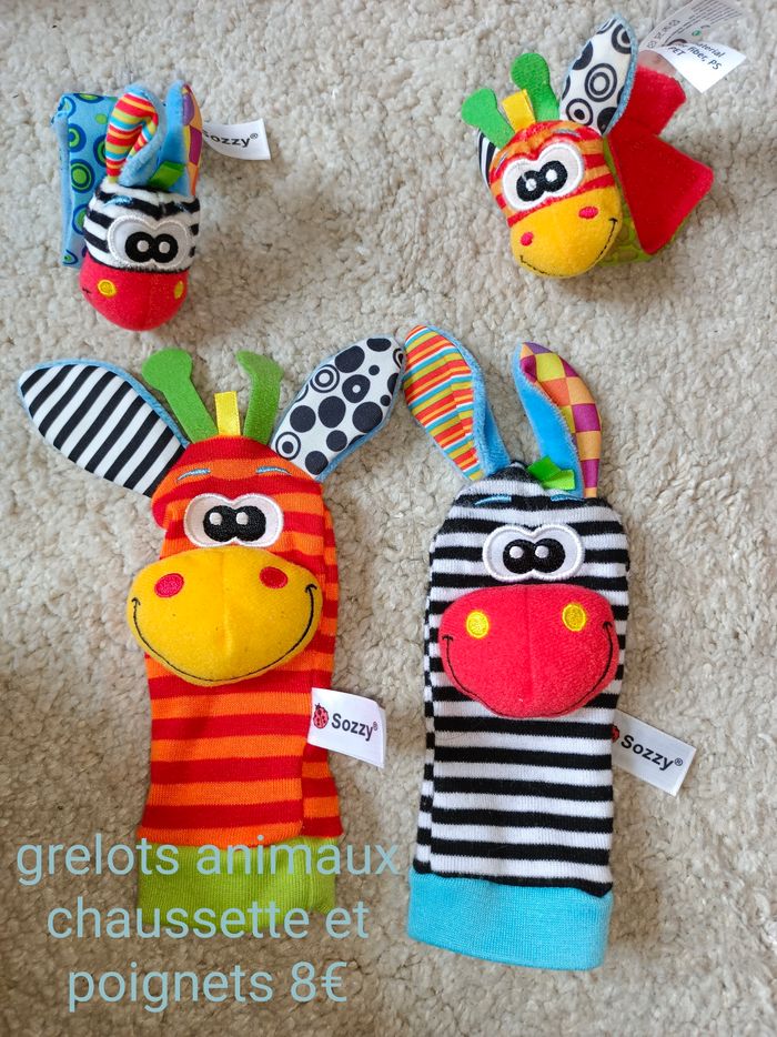 Hochets de mains et de pieds