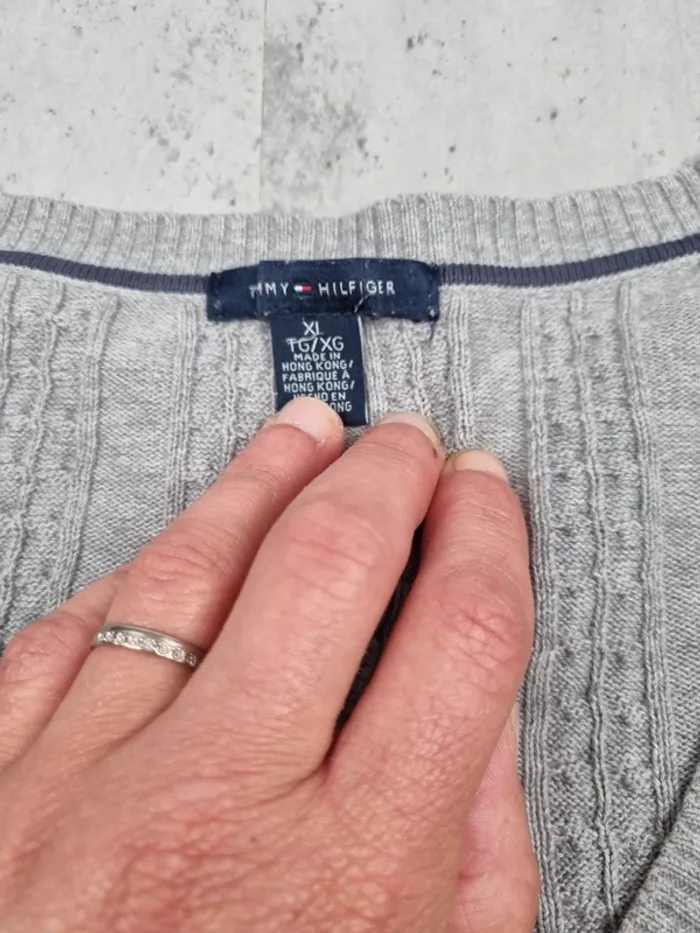 Pull col V torsadé gris Tommy Hilfiger – Taille XL Femme (mesures en photos) - photo numéro 6
