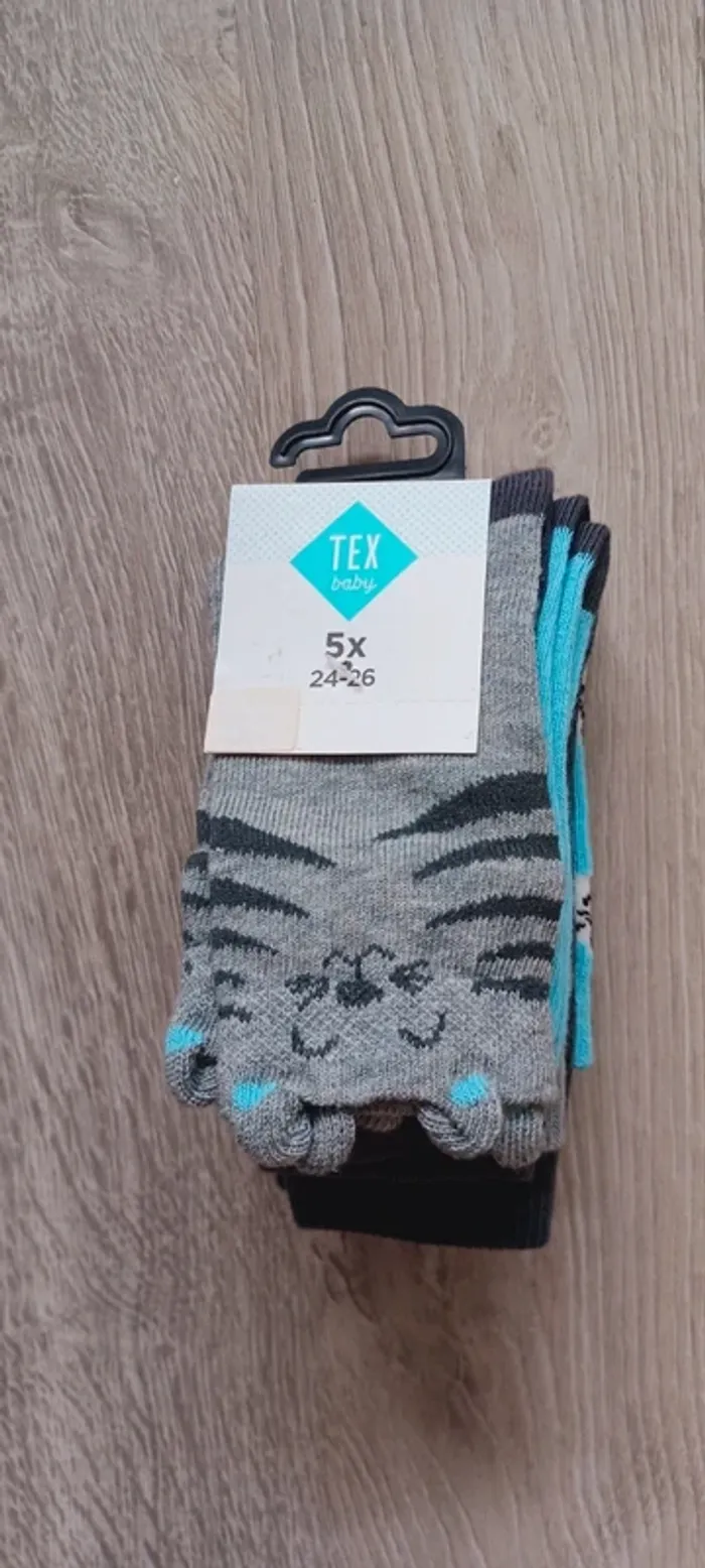 Lot de 5 paires de chaussettes enfant/garcon, taille 24-26, neuves avec étiquette 🏷 - photo numéro 2