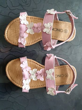 Sandale papillon taille 28
