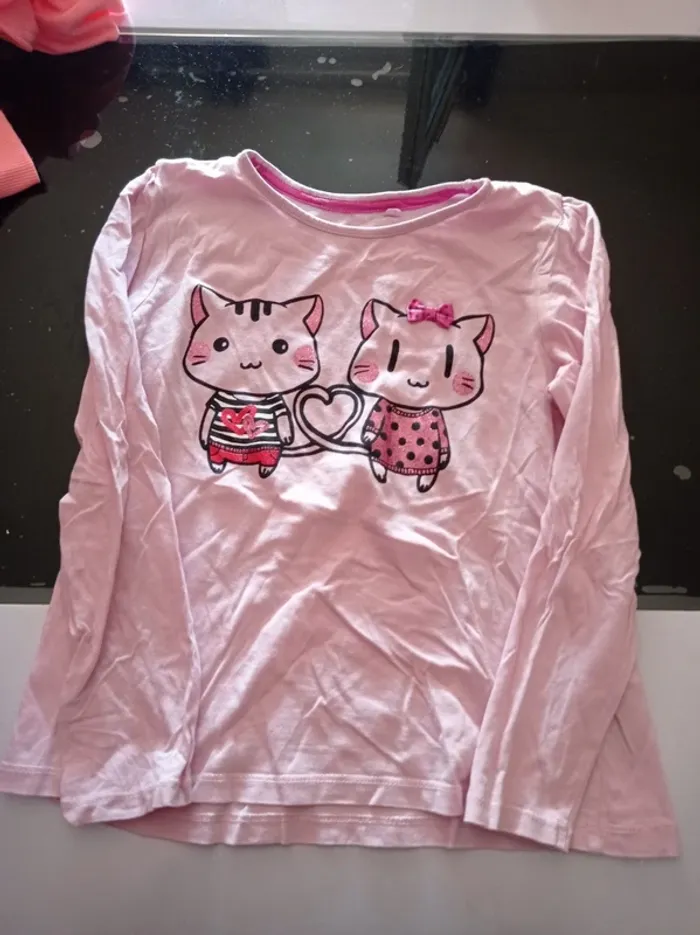 T-shirt manche longue rose motif chat