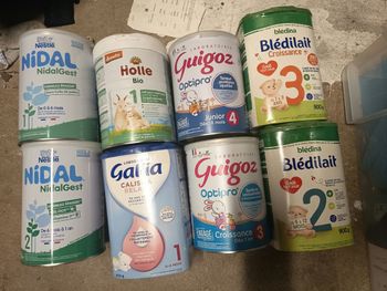 Lot de lait bébé neuves 