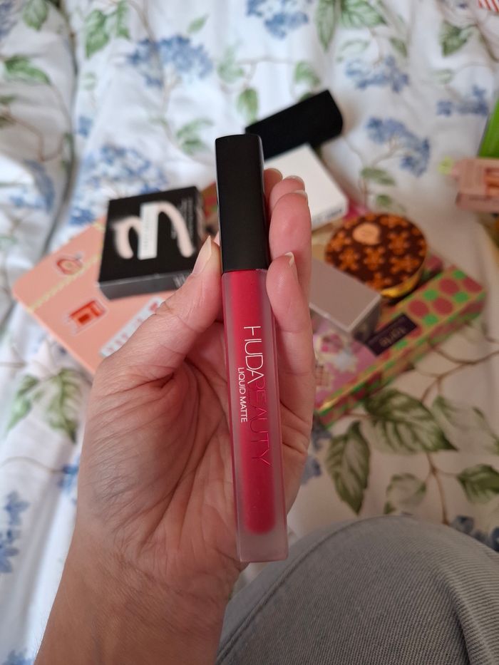 Rouge à lèvres huda beauty - photo numéro 1