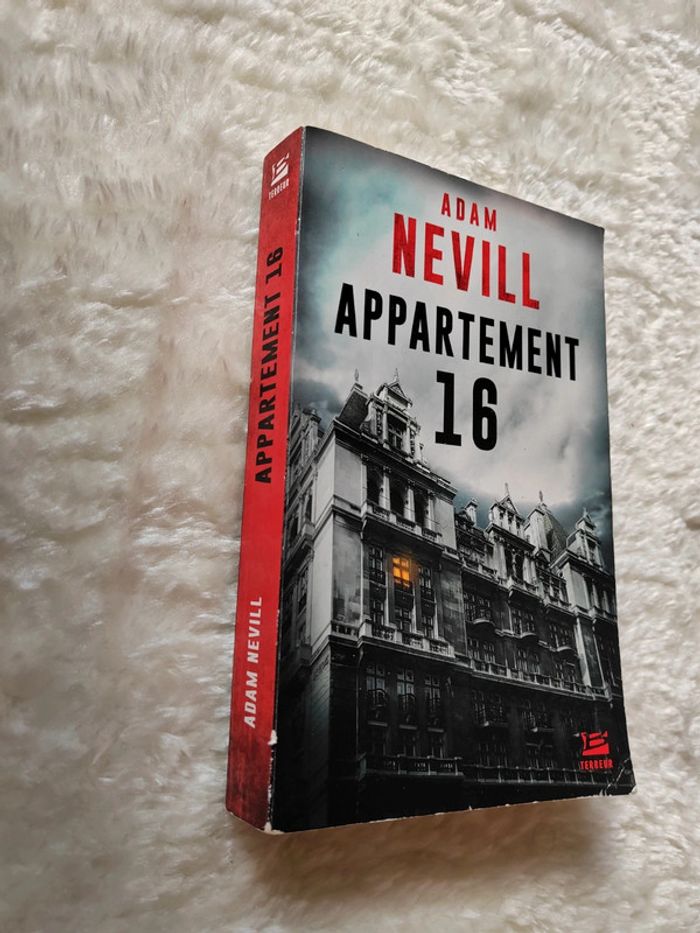Livre: Appartement 16 - photo numéro 2