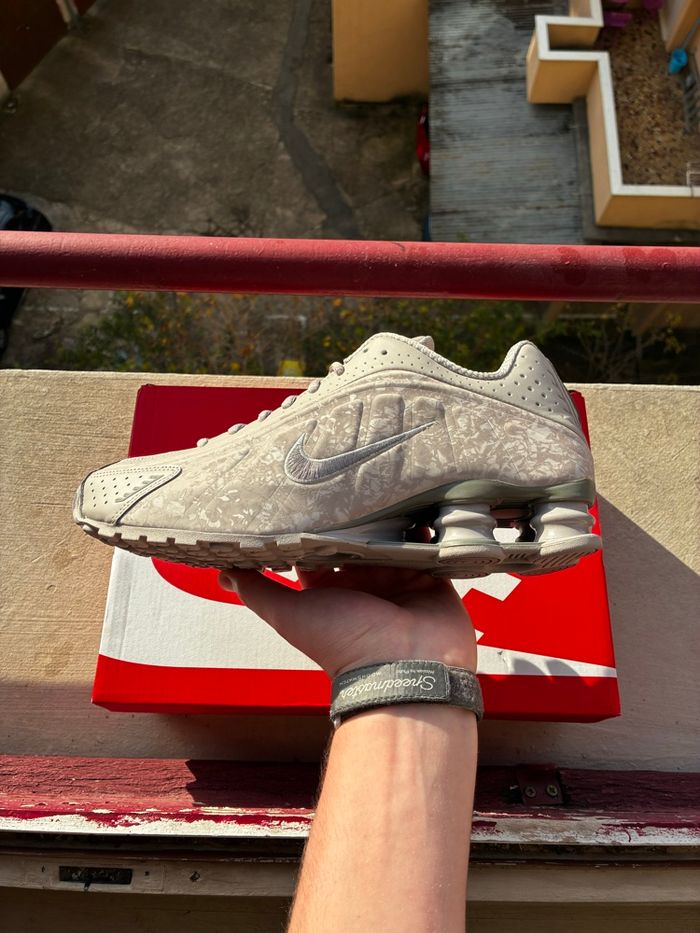 Nike Shox R4 College Grey/Flat Pewter - Taille 42 - Neuves - photo numéro 3