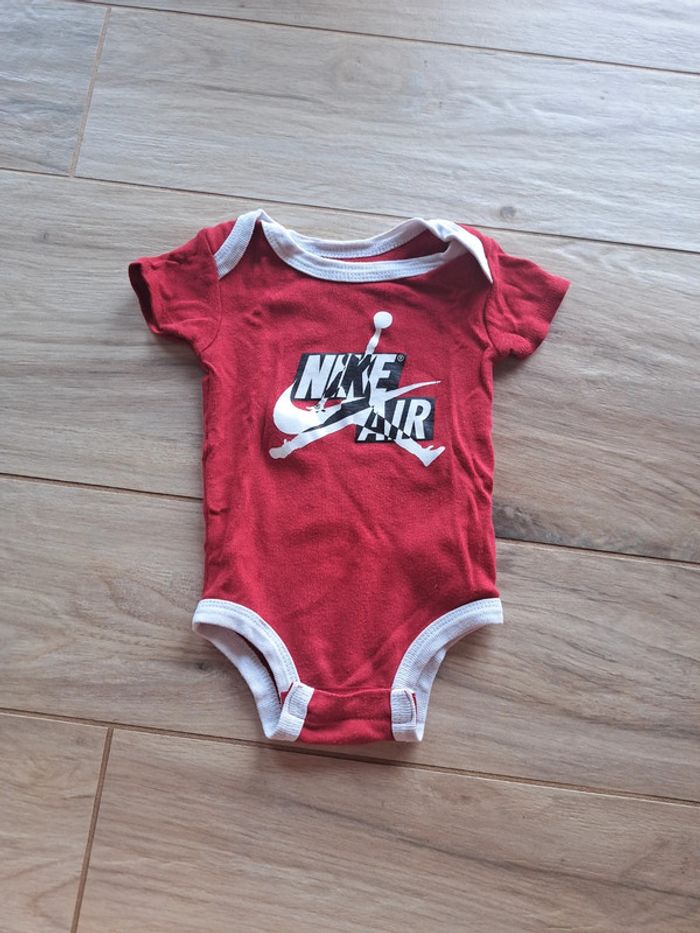 Bodies Nike