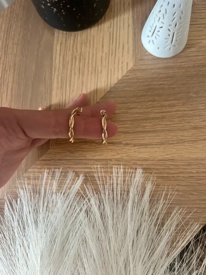 Jolie paire de petits anneaux, créoles torsadés dorés – Neufs - photo numéro 2