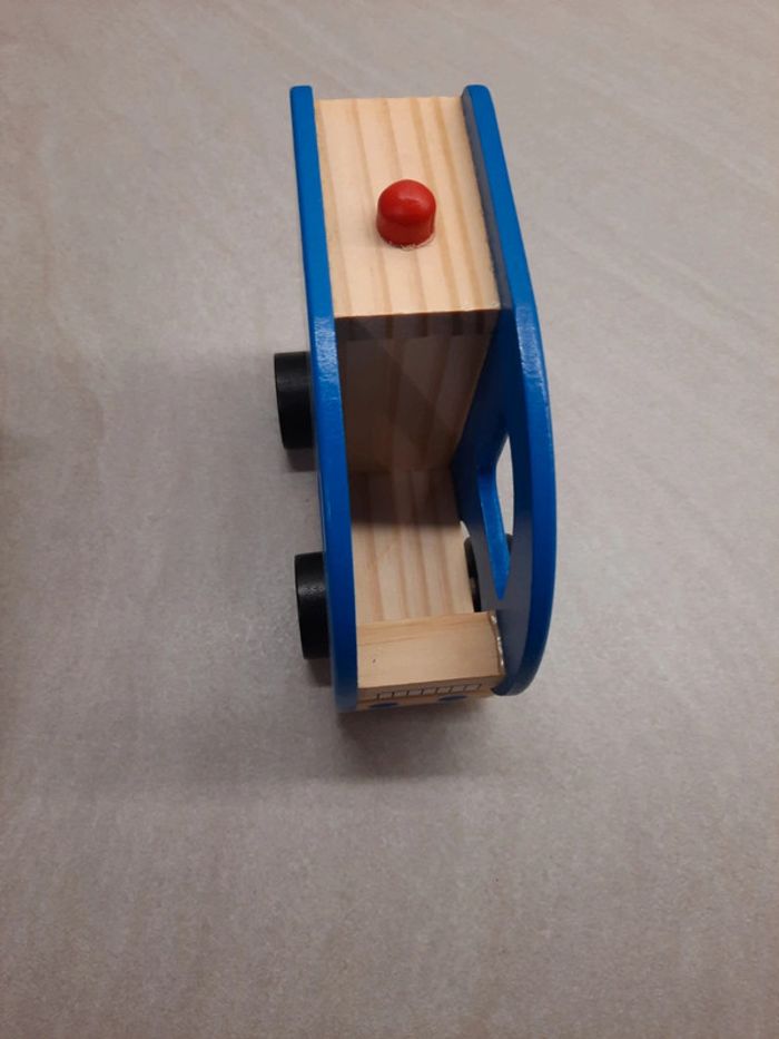 Voiture police en bois - photo numéro 3