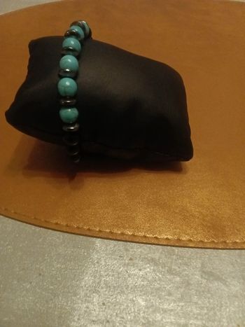Bracelet tendance pierres noires et bleues turquoise