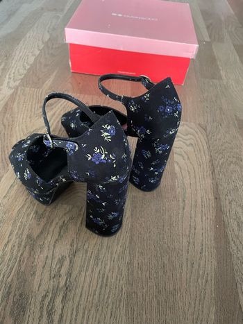 Chaussure a haut talon 37 très bon état