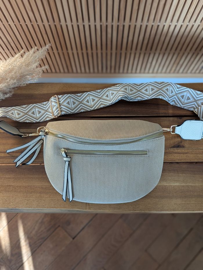 Sac banane effet velours couleur beige taupe