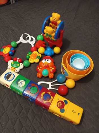 Lot jouets bébé