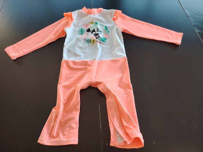 Lot de maillots différentes tailles et 1 bonnet - photo numéro 2