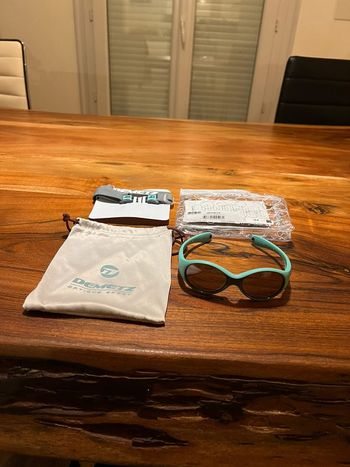 Lunette de soleil bébé bleu