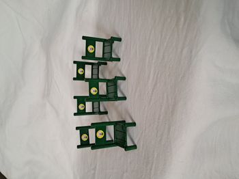 Mobiliers Lot de 6 chaises miniatures vertes Mc Toy Forest Families