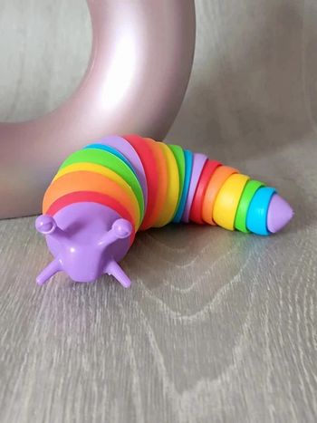 Limace articulée arc-en-ciel