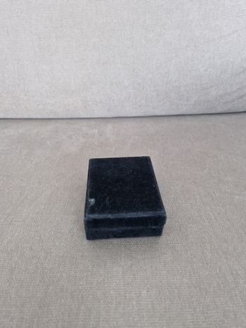 Collier argenté avec sa boîte