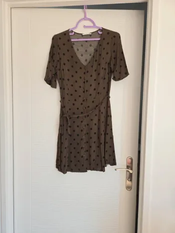 Robe kaki/marron a pois noirs