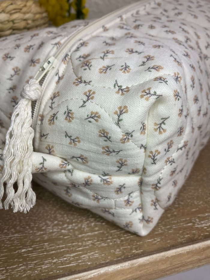 Trousse de toilette matelassée en gaze de coton crème esprit Liberty - photo numéro 2