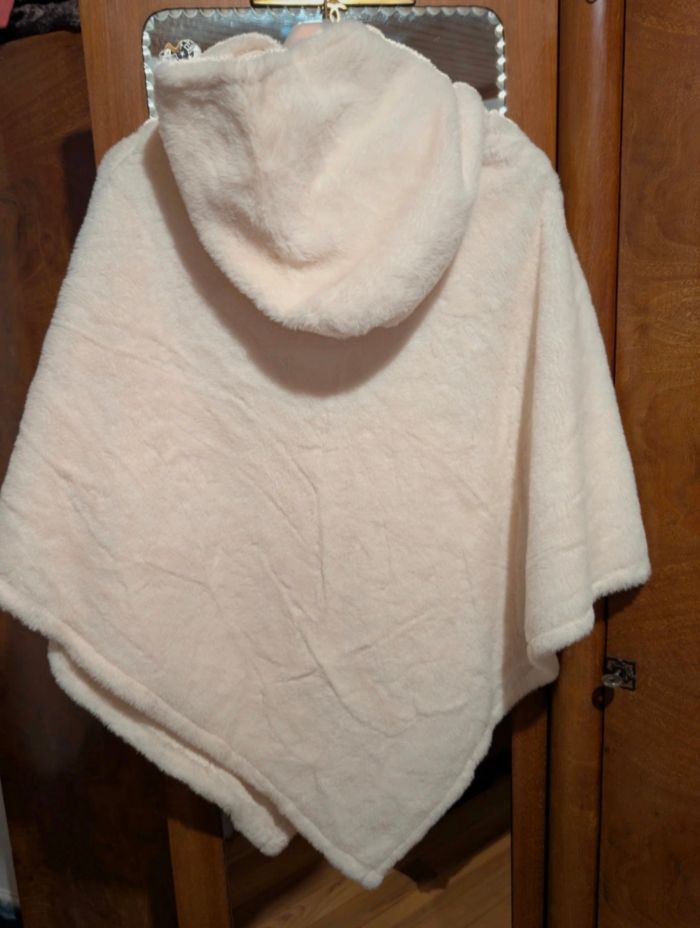 Poncho blanc douillet - photo numéro 2