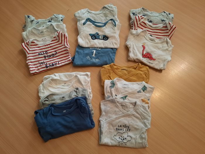 Lot 40 vêtements 9 mois - photo numéro 4