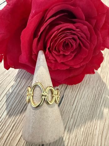 Bague dorée avec une rangée d’ovales ajustable  en acier inoxydable 