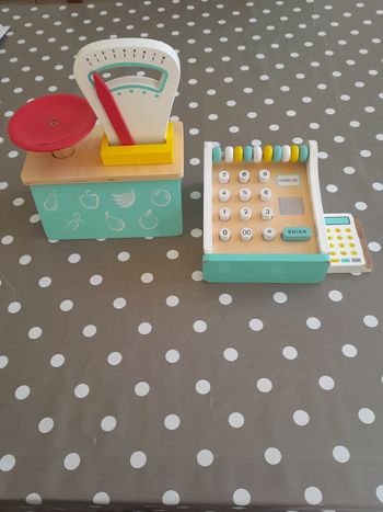 Balance +caisse en bois