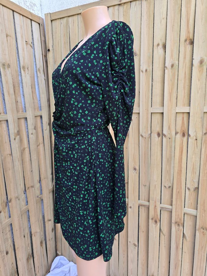 Robe fleurie 🍒MNG🍒portée 1 fois Taille 36 - photo numéro 2