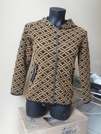 Veste noire/moutarde avec capuche fille taille 12 ans Jovial